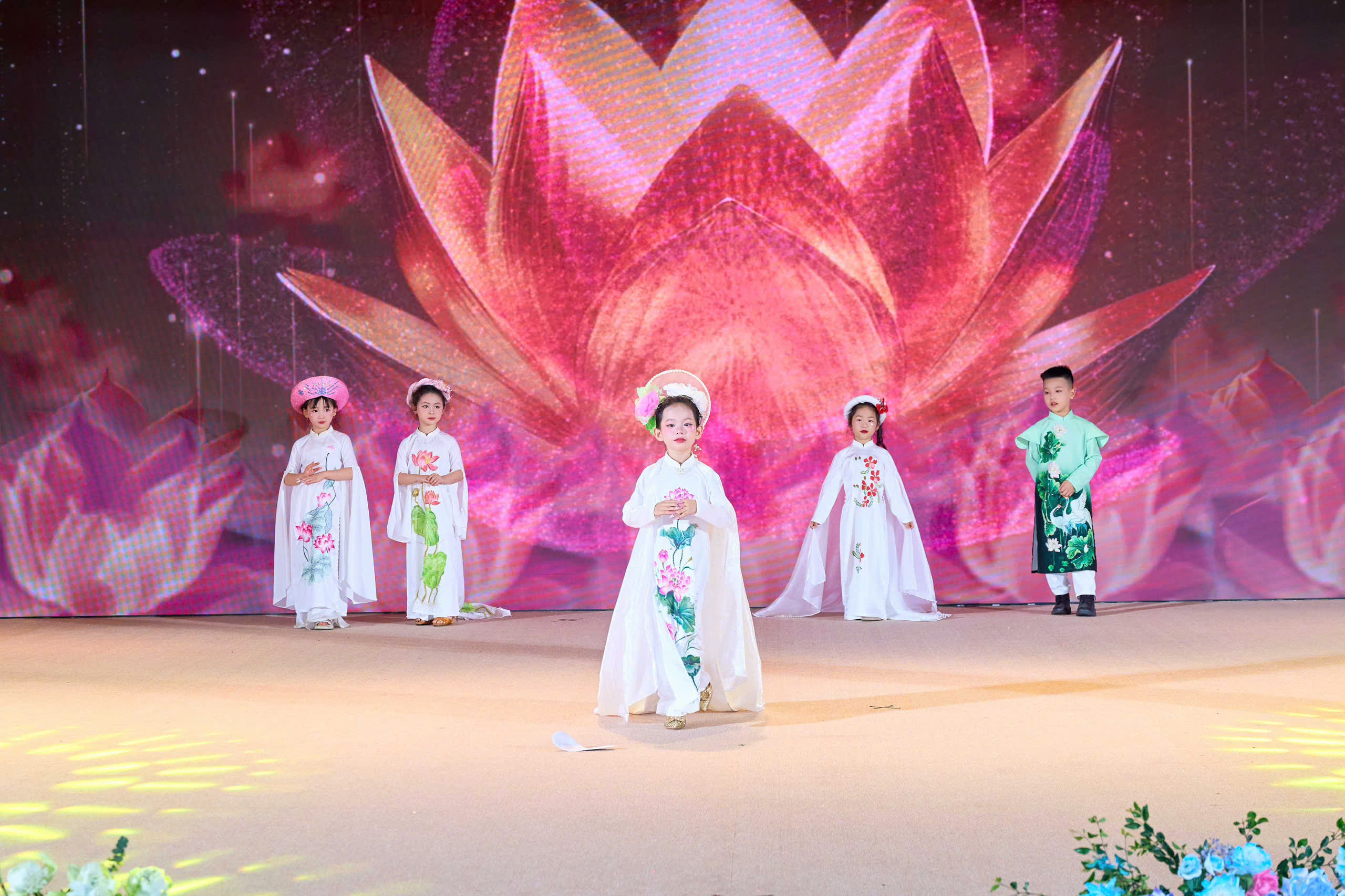 1z.239.su-gia-ao-dai-nhi-le-hoi-ao-dai-hai-phong-2026-5