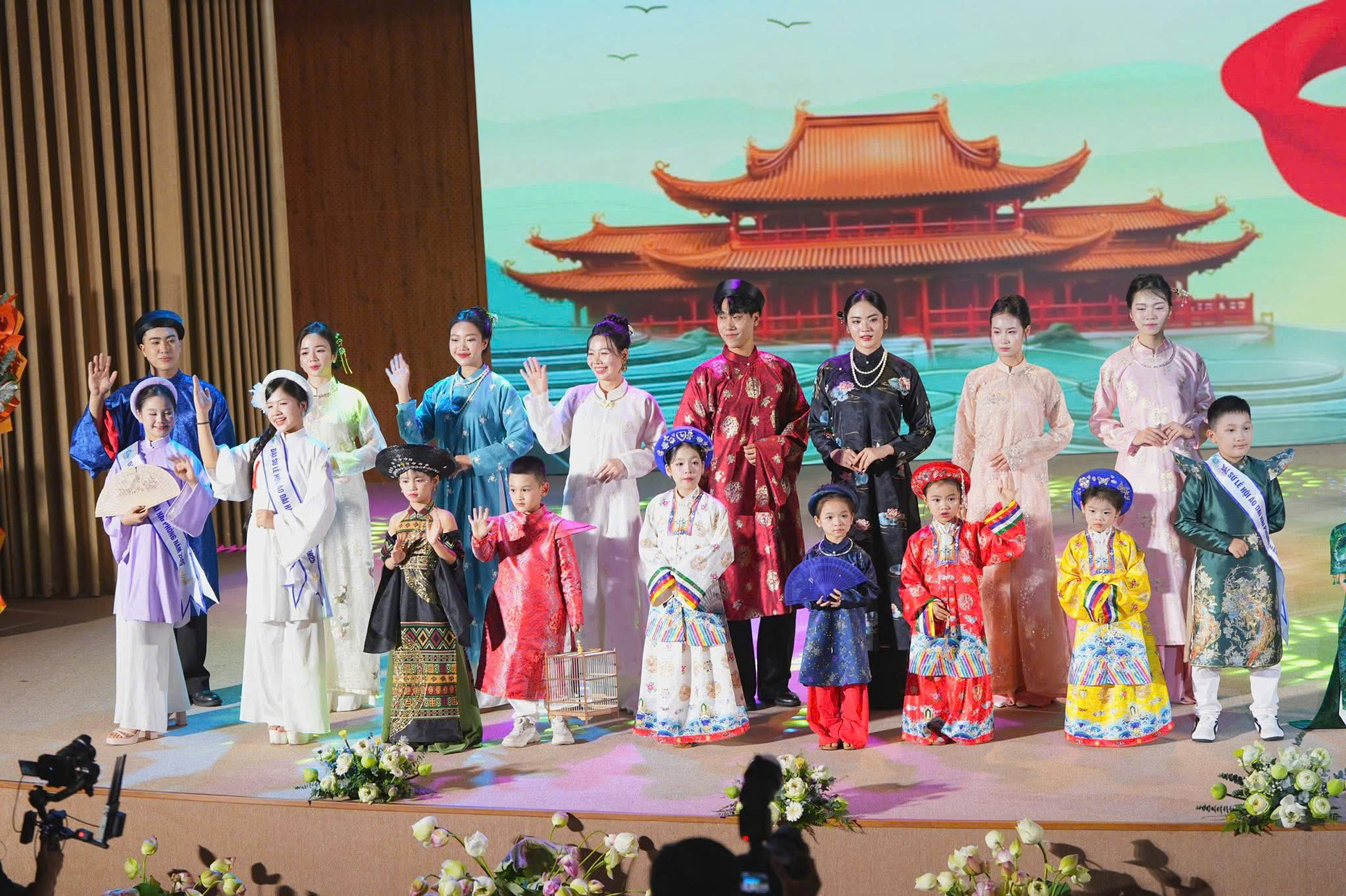 1z.239.su-gia-ao-dai-nhi-le-hoi-ao-dai-hai-phong-2026-9