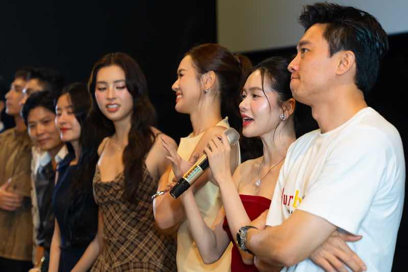 1z.260.oc-muon-hon-premiere-2026-truyen-thong-spotlight-vietnam-144