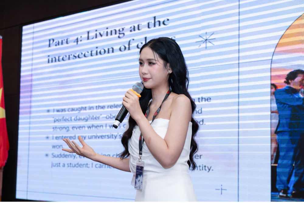 1z.263.TEDxUEB2026-truyen-thong-spotlight-viet-nam-3