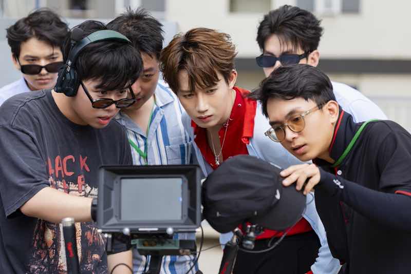 1z.709.do-dong-quan-ngay-dep-troi-ma-em-khong-toi-truyen-thong-spotlight-vietnam-4