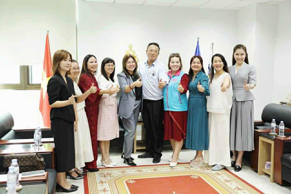 1z.824.truyen-thong-spotlight-vietnam-5