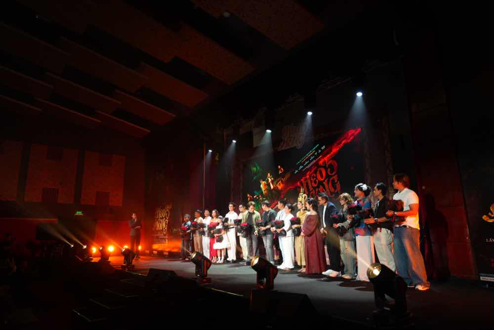 1z.839.vo-tan-phat-tran-ngoc-vang-heo-nam-mong-truyen-thong-spotlight-vietnam-5