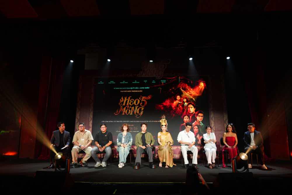 1z.839.vo-tan-phat-tran-ngoc-vang-heo-nam-mong-truyen-thong-spotlight-vietnam-6