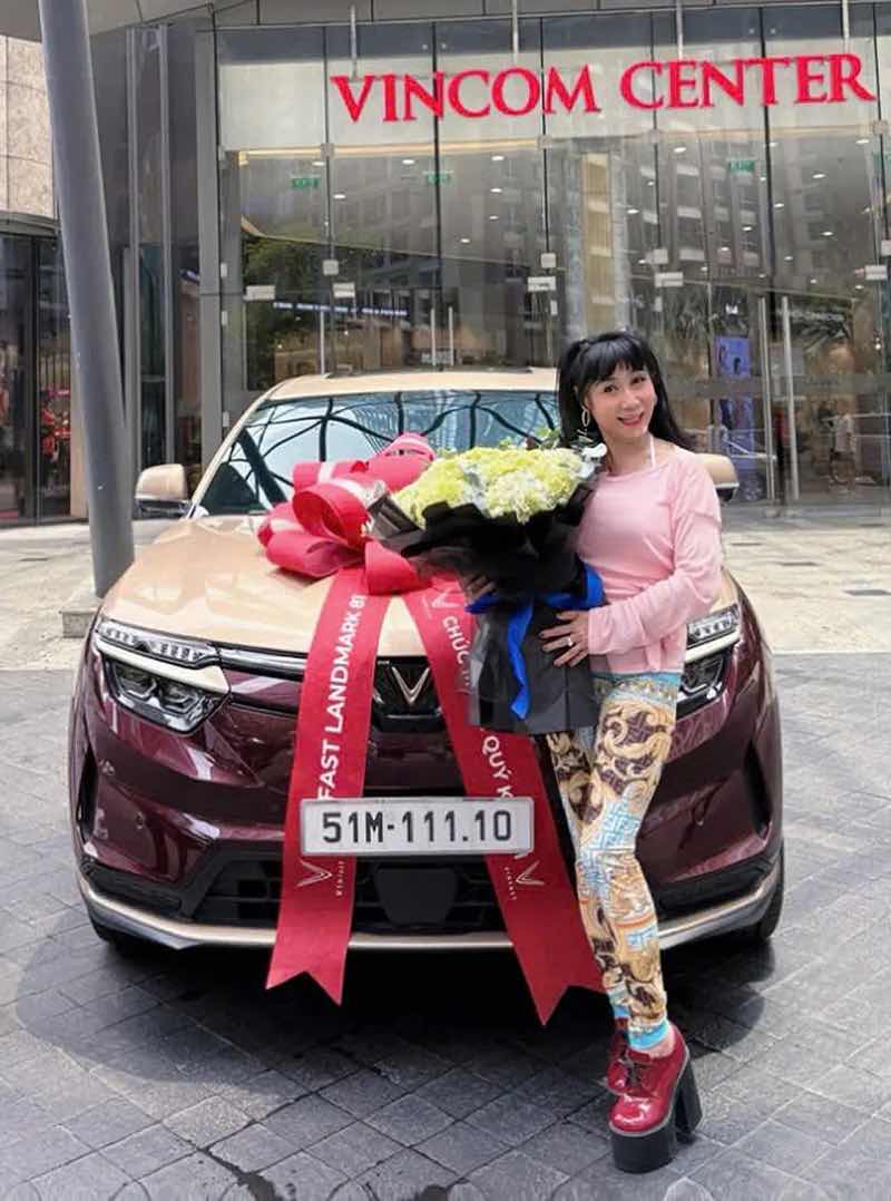 1z.854.nghe-si-uyen-thao-1