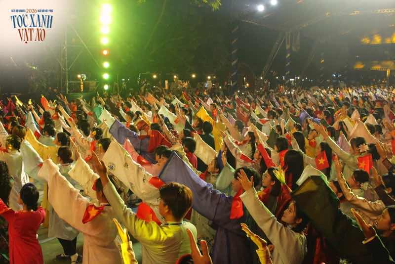 1z.858.toc-xanh-vat-ao-2026-truyen-thong-spotlight-vietnam-19