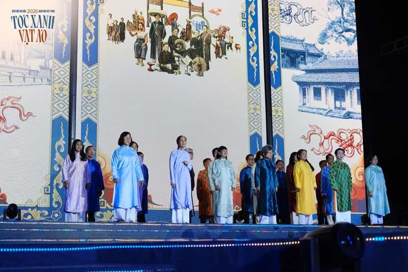 1z.858.toc-xanh-vat-ao-2026-truyen-thong-spotlight-vietnam-20