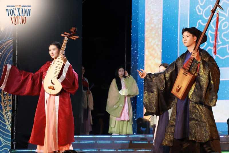 1z.858.toc-xanh-vat-ao-2026-truyen-thong-spotlight-vietnam-24