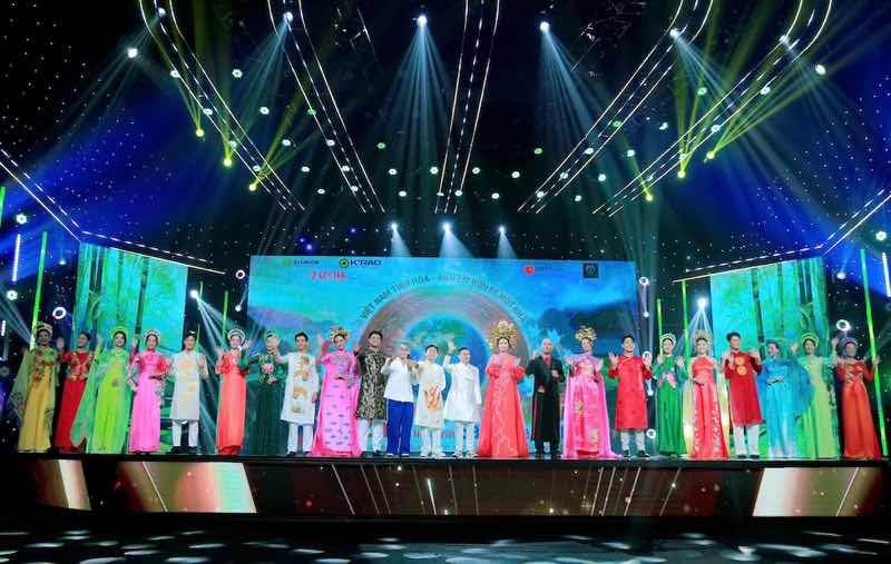 1z.880.viet-nam-tinh-hoa-anh-em-bon-be-mot-nha-5