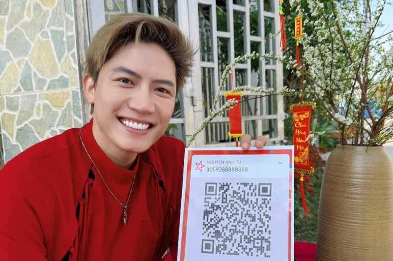 anh-tu-dang-qr-code-nhan-li-xi-2025