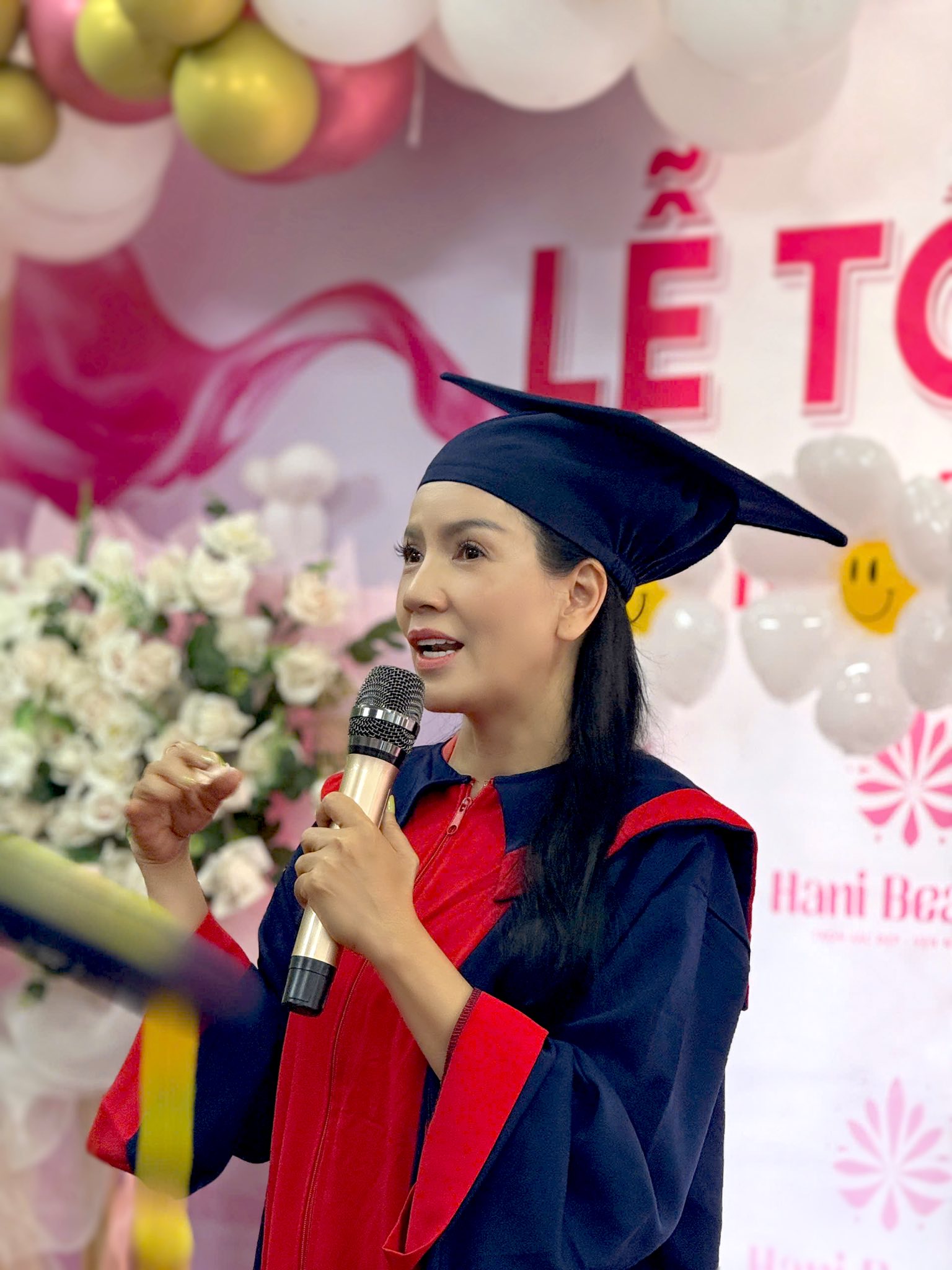nsut-ngoc-trinh-qua-doi-2025-truyen-thong-spotlight-vietnam