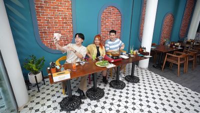 Phát La và Chen Ru Lu đại náo nhà hàng của Long Chun