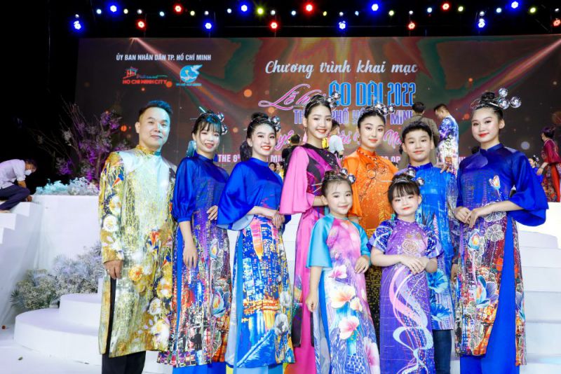 BST “Dấu xưa” của NTK Việt Hùng lộng lẫy trong lễ hội Áo dài