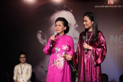 Ca sĩ Kh&aacute;nh Ly ra mắt phim v&agrave; s&aacute;ch H&aacute;t C&ugrave;ng Nguồn Cội