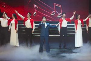 Anh T&uacute; lần đầu tr&igrave;nh diễn ca kh&uacute;c mới hướng tới Đại hội Đảng to&agrave;n quốc XIV - &ldquo;Thưa Đảng&rdquo;