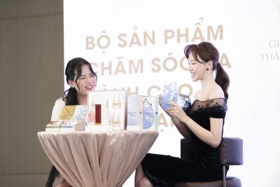 “Pure – Shining Your Skin” - Hari Won toả sáng với vai trò Giám đốc thương hiệu