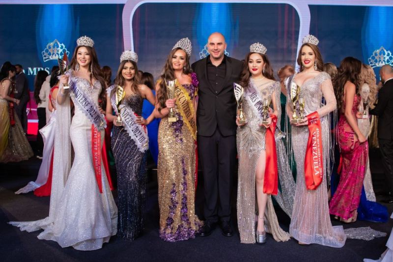 Hoàng Thanh Nga đăng quang Á hậu 1 Mrs Universe 2022 tại Sofia