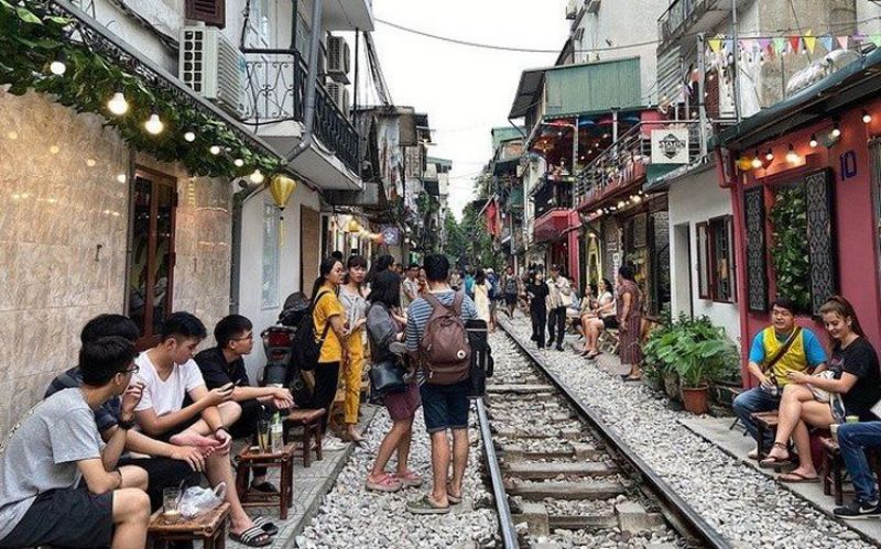 Hà Nội: Yêu cầu doanh nghiệp lữ hành không tổ chức tour đến phố “cà phê đường tàu”