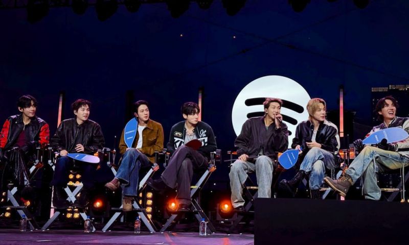 BTS t&aacute;i hợp s&acirc;n khấu Mỹ, khoảnh khắc đo&agrave;n tụ sau gần 4 năm