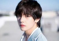 Một bức ảnh thay đổi số phận: Khoảnh khắc Kim Taehyung của BTS được ph&aacute;t hiện tại học viện nhỏ ở Daegu