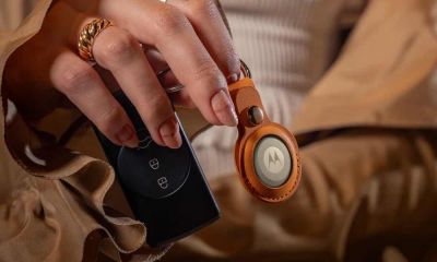 Moto Tag 2 th&aacute;ch thức AirTag