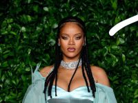 Rihanna trở th&agrave;nh tỷ ph&uacute; USD