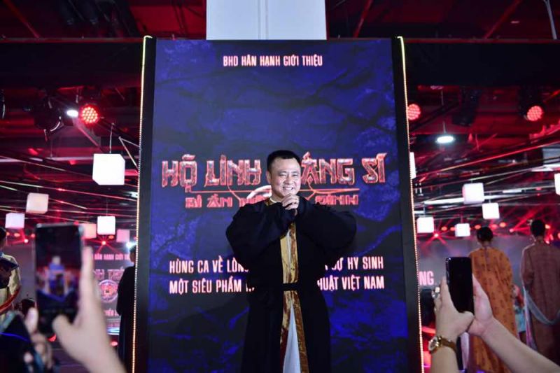 SAU JOHNNY TRÍ NGUYỄN, NSND TỰ LONG LÀ TRÁNG SĨ THỨ HAI ĐỒNG HÀNH CÙNG HỘ LINH TRÁNG SĨ