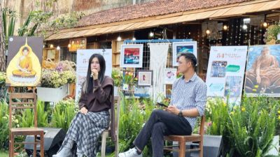 NỮ CA SĨ PHÚC ANH NGHẸN NGÀO KHI THEO DÕI CÁC BẠN TRẺ KHIẾM THÍNH TRÌNH DIỄN “54 DÂN TỘC VIỆT NAM” BẰNG NGÔN NGỮ CƠ THỂ