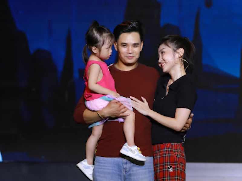 Bá Đức - Kim Oanh mang con gái lên sóng Chung Sức Chung Lòng kể chuyện quá khứ đầy khó khăn