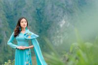 T&acirc;n Đại sứ &aacute;o d&agrave;i Vũ Trần Bảo Nguy&ecirc;n trong vắt như sương mai trong &aacute;o d&agrave;i của NTK Việt H&ugrave;ng