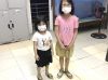 Bố l&agrave; bệnh nh&acirc;n COVID-19 vừa qua đời, hai con nhỏ tự chăm nhau trong khu c&aacute;ch ly