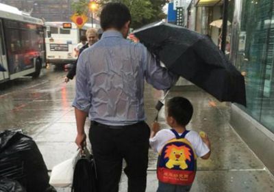 Cha, con và cơn mưa...