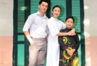 Đại sứ &Aacute;o d&agrave;i VN Vũ Trần Bảo Nguy&ecirc;n d&agrave;nh tặng hơn 90 &aacute;o d&agrave;i cho c&aacute;c c&ocirc; gi&aacute;o trường THCS L&ecirc; Q&uacute;y Đ&ocirc;n