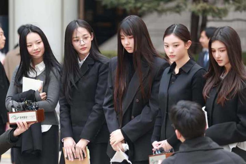 Tranh chấp giữa NewJeans và ADOR khép lại sau một năm, toàn bộ thành viên rút đơn kháng cáo và chuẩn bị trở lại hoạt động