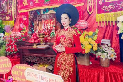 NSND Trịnh Kim Chi dành toàn bộ số tiền cúng Tổ để cứu trợ bà con vùng lũ Hualoi