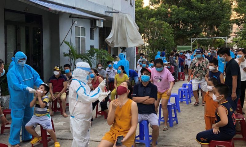 Vụ "gạt tay trúng mặt"nhân viên y tế: Phó chánh văn phòng Đoàn ĐBQH Đà Nẵng nhận sai