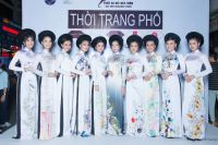 Diện BST Hoa C&uacute;c của NTK Việt H&ugrave;ng, Top 20 Miss HUTECH 2019 lộng lẫy bước ra phố
