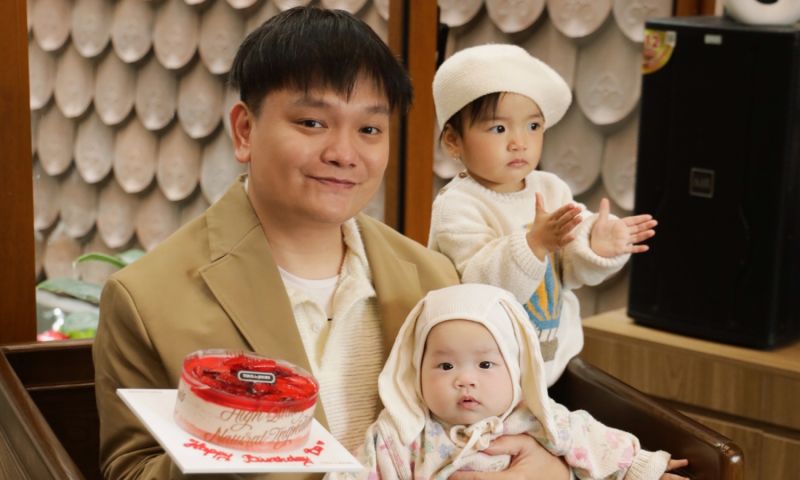 Trịnh Tú Trung: 'Từ ngày làm bố, tiêu đồng nào tôi cũng quy ra bỉm, sữa cho con'