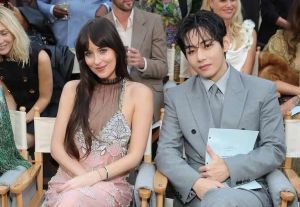 V (BTS) tỏa sáng tại sự kiện Vogue World: Hollywood