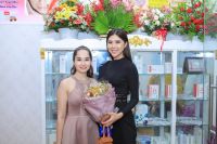 D&agrave;n sao đến ch&uacute;c mừng &Aacute; kh&ocirc;i doanh nh&acirc;n Ngọc Linh khai trương Mỹ viện