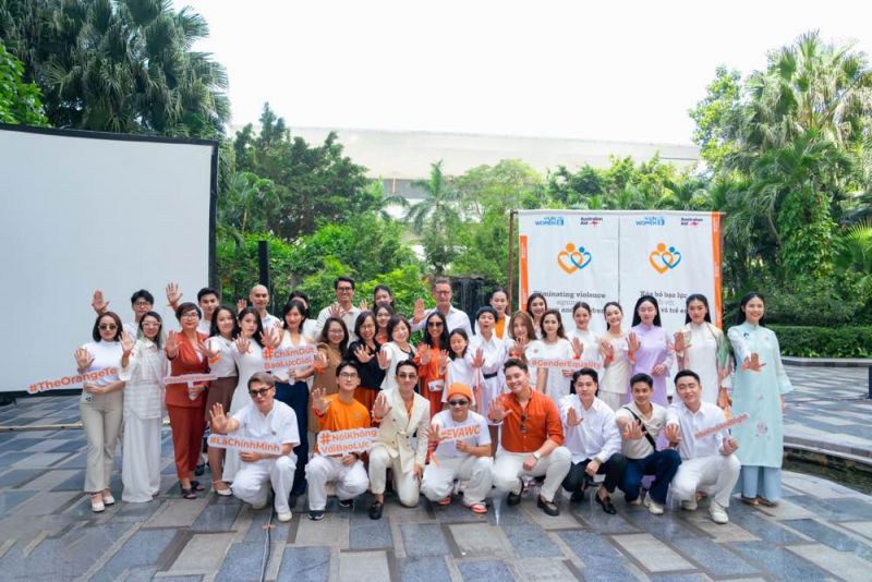 #TheOrangeTeam: Nghệ sỹ, KOLs Việt Nam hội tụ trong một khu vườn ngập tràn sắc cam, lên tiếng xoá bỏ bạo lực đối với phụ nữ và trẻ em