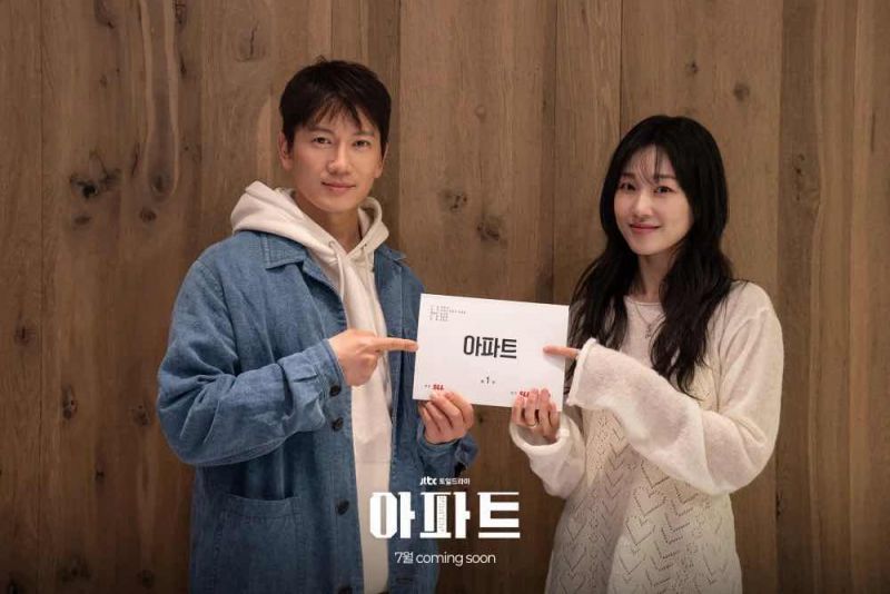 Ji Sung, Ha Yoon Kyung b&ugrave;ng nổ chemistry trong buổi đọc kịch bản phim "Apartment"