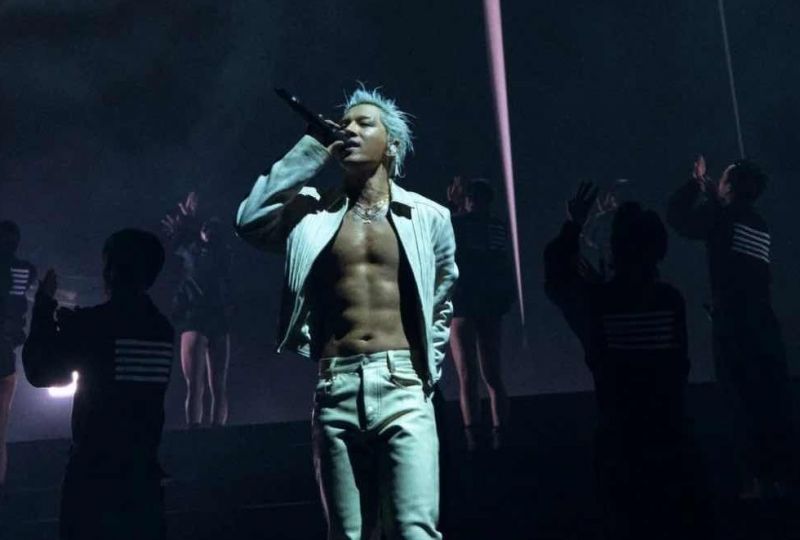Taeyang tặng hamburger cho người h&acirc;m mộ