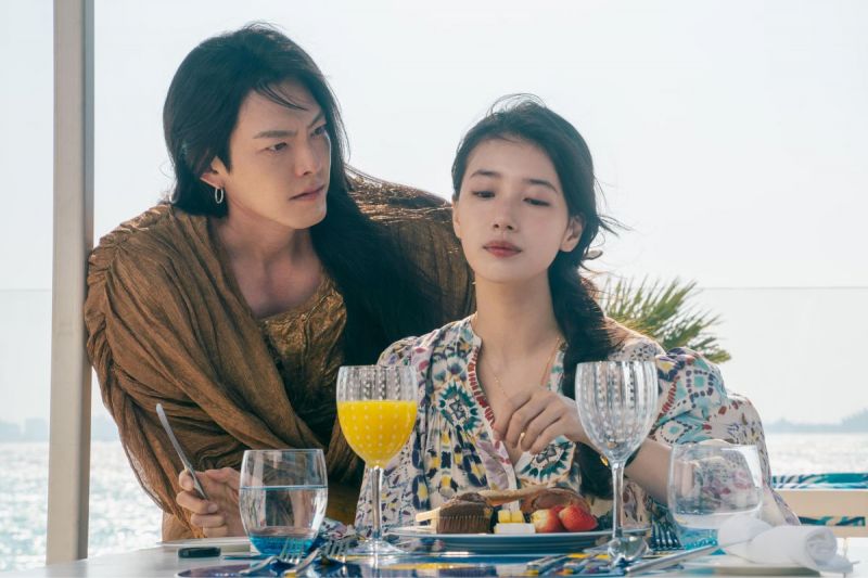 Suzy và Kim Woo Bin bị chỉ trích vì diễn xuất trong cảnh phim “Genie, Make A Wish”
