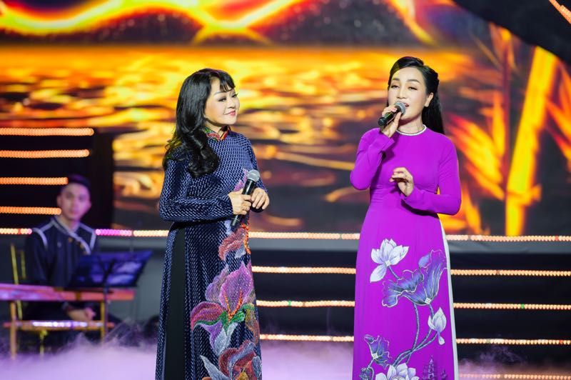 Đêm nhạc tôn vinh phụ nữ Việt thu hút 2.000 khán giả tham dự