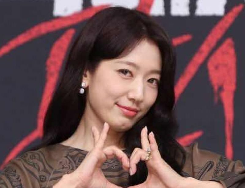 Park Shin Hye &lsquo;&rsquo;ăn'' 30 c&aacute;i t&aacute;t tr&ecirc;n trường quay
