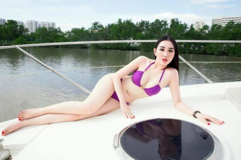 Hoa hậu Huỳnh Thúy Anh diện bikini khoe dáng quyến rũ "chết người" dịp Valentine