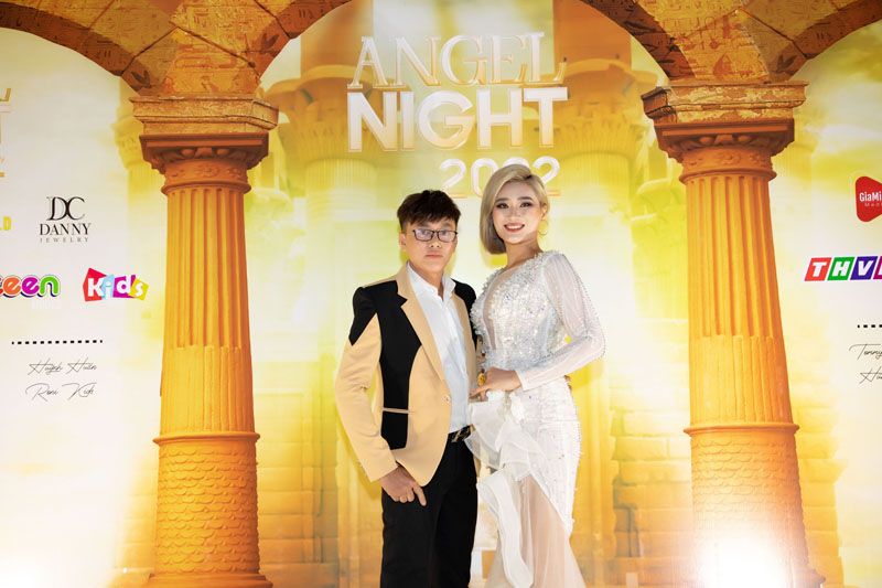 Dàn Hoa hậu, Á hậu, doanh nhân, bạn bè đến mừng NTK Tommy Nguyễn ra mắt 2 BST mới