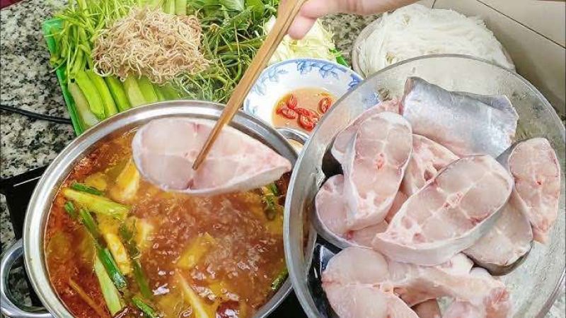 Nấu lẩu cá dứa măng tươi