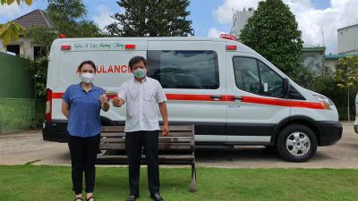 Việt Hương tặng xe cho đội thiện nguyện của ông Đoàn Ngọc Hải lần 3